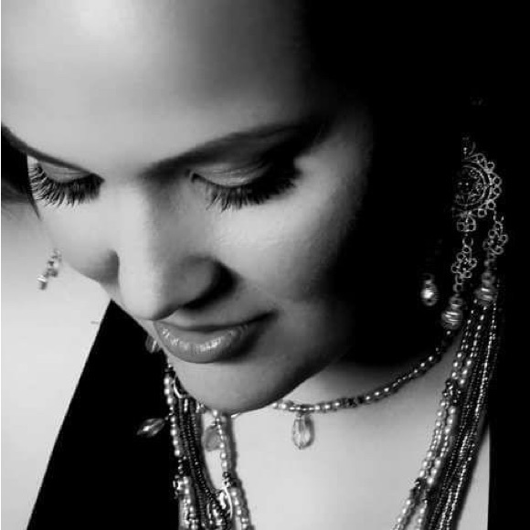 Meet your Posher, Roxanna - Picture 2 of 2